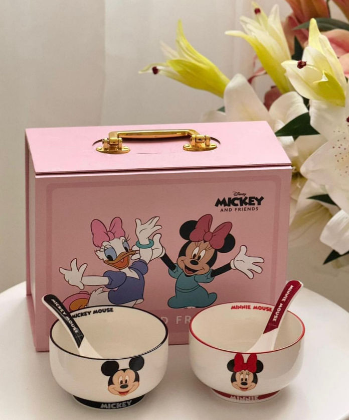 Winnie the Pooh 8pc set 4 bowls 4 spoons