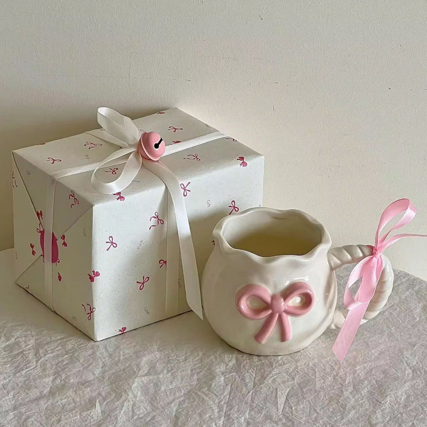 Vintage bow mugs