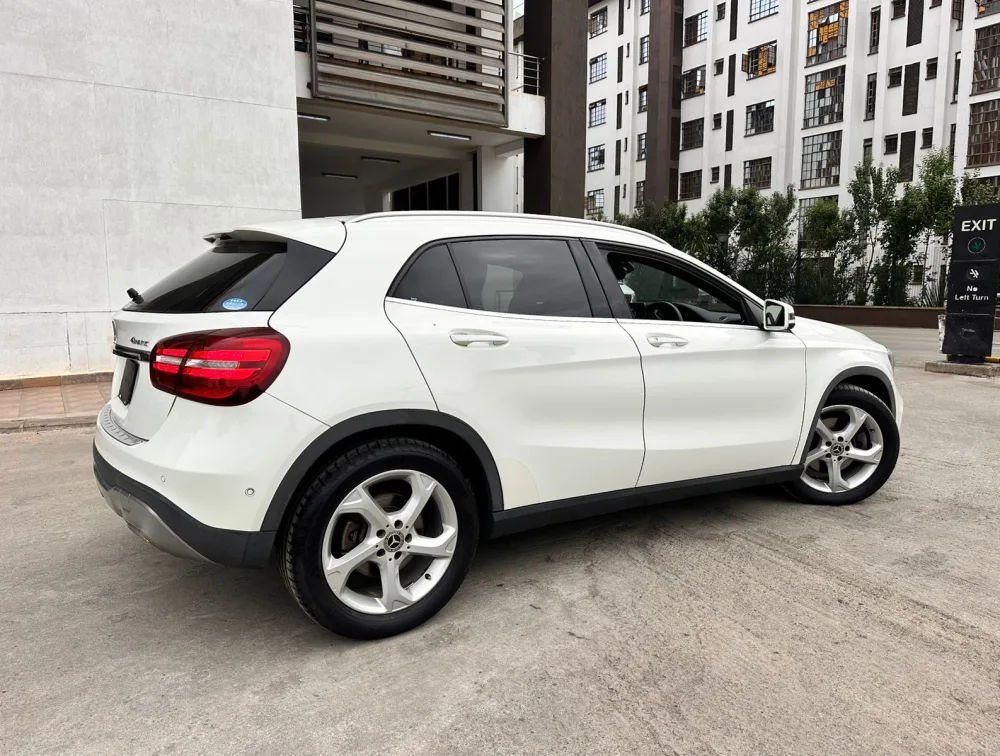 2017 MERCEDES BENZ GLA220