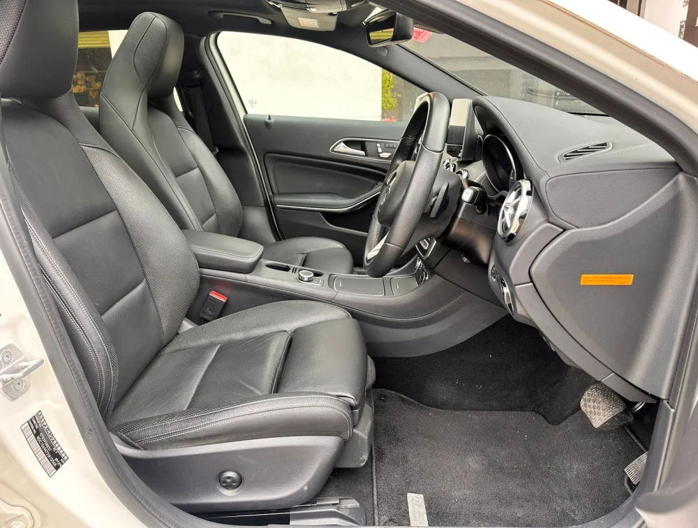 2017 MERCEDES BENZ GLA220