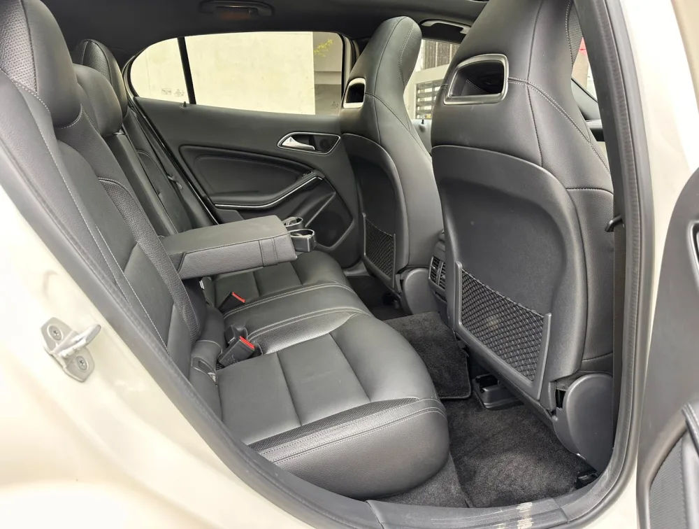 2017 MERCEDES BENZ GLA220