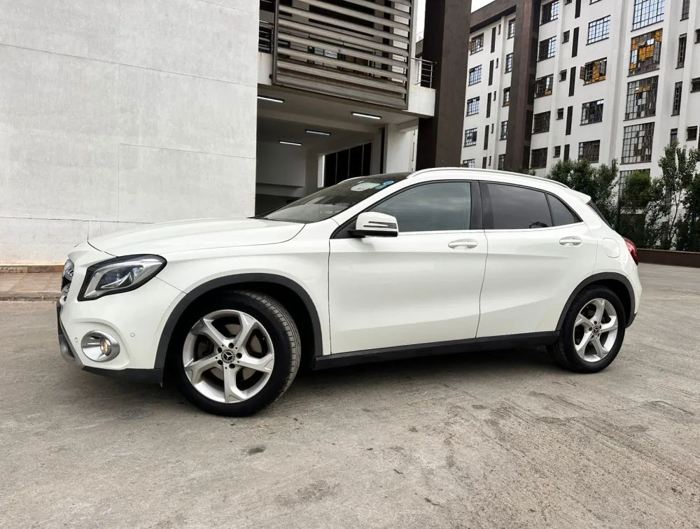 2017 MERCEDES BENZ GLA220