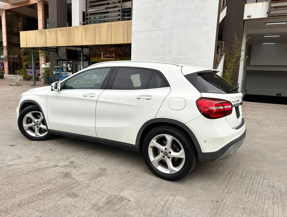 2017 MERCEDES BENZ GLA220